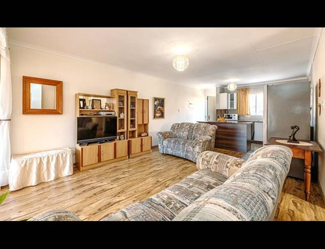 2 BEDROOM TOWNHOUSE FOR SALE IN ALLEN'S NEK